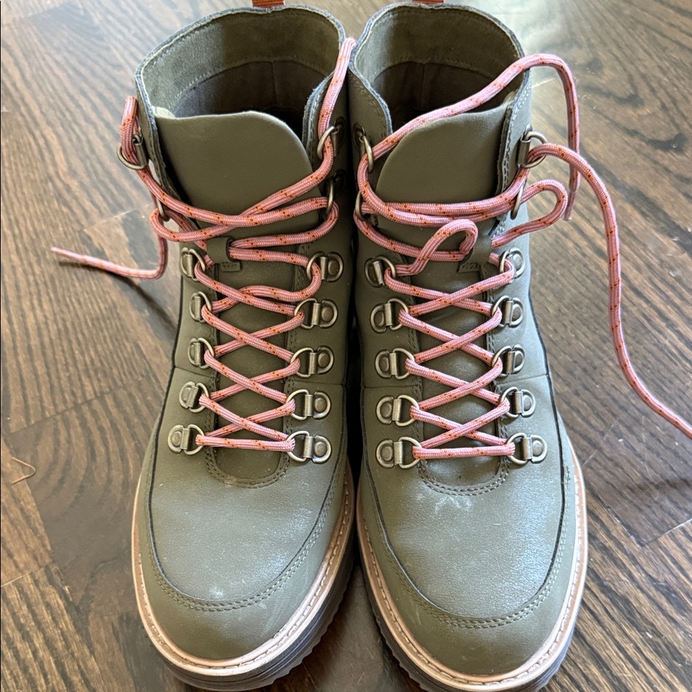 Teva Women's Midform Lace Up Boots in Olive